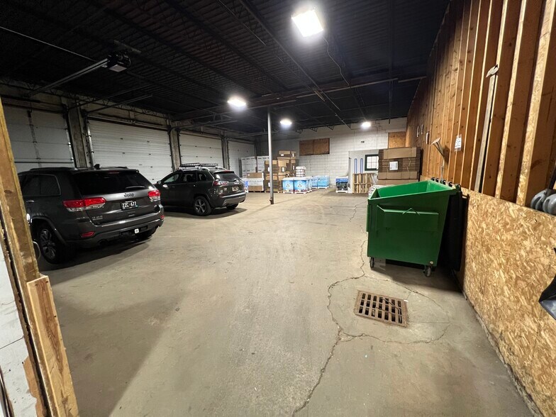 More Photos Of 480 Kenny Rd, Saint Paul Warehouse For Sale