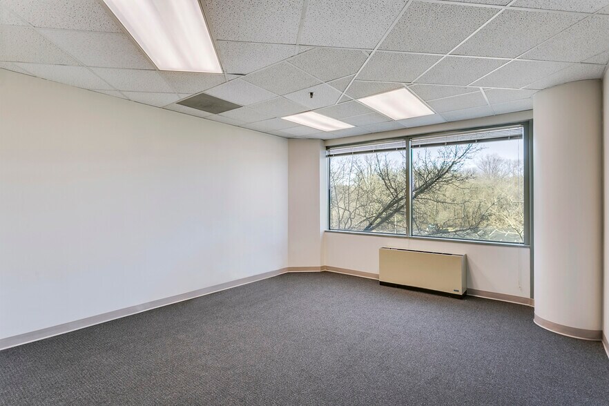 More Photos Of 4041 Powder Mill Rd, Beltsville Office Residential For Lease
