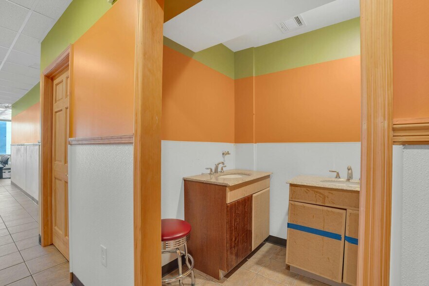 More Photos Of 5405 Bergenline Ave, West New York Storefront Retail Office For Lease