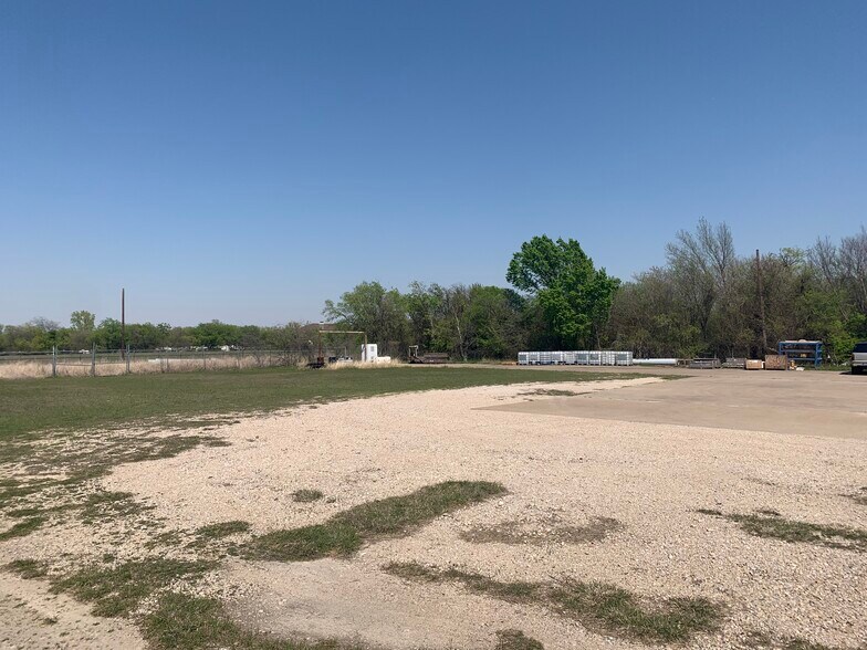 More Photos Of 919 W Mayfield Rd, Arlington Warehouse For Lease