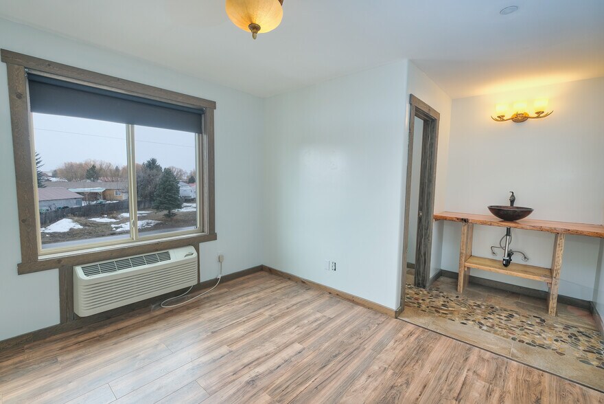 More Photos Of 23 Late September ln, Swan Valley Service For Sale