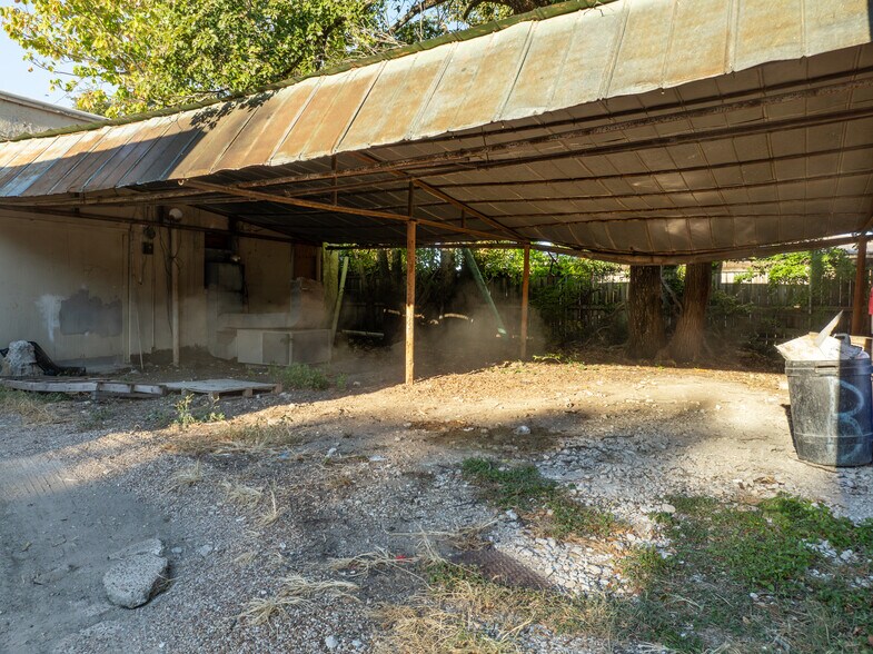 More Photos Of 231 E Elm St, Hillsboro Loft Creative Space For Lease