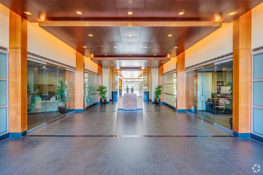 More Photos Of 16100 N 71st St, Scottsdale Office For Sale