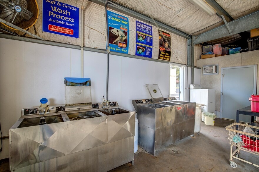 More Photos Of 1430 S Broadway St, Sulphur Springs Carwash For Sale