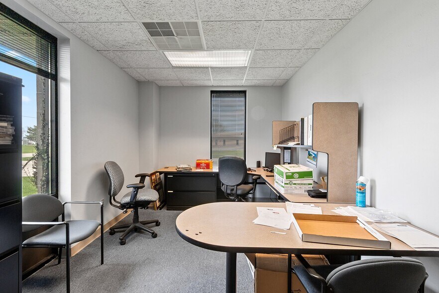 More Photos Of 3300 Commodity Ln, Green Bay Manufacturing For Sale