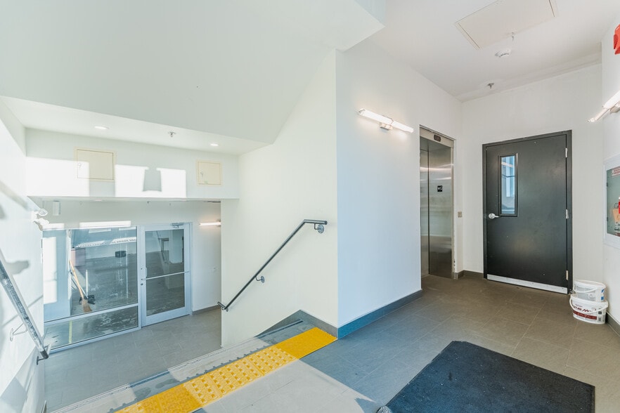 More Photos Of 1637 Bank St, Ottawa Storefront Retail Office For Lease