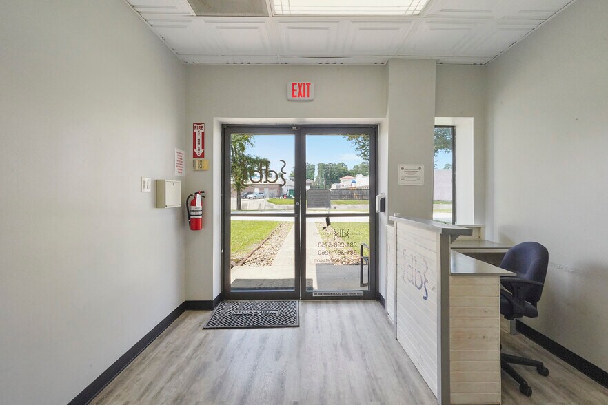 More Photos Of 25020 Oakhurst Dr, Spring Warehouse For Sale