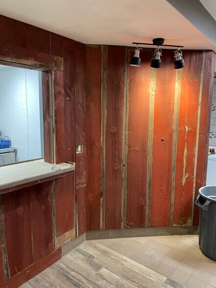 More Photos Of 150 S Washington St, Oxford Freestanding For Sale