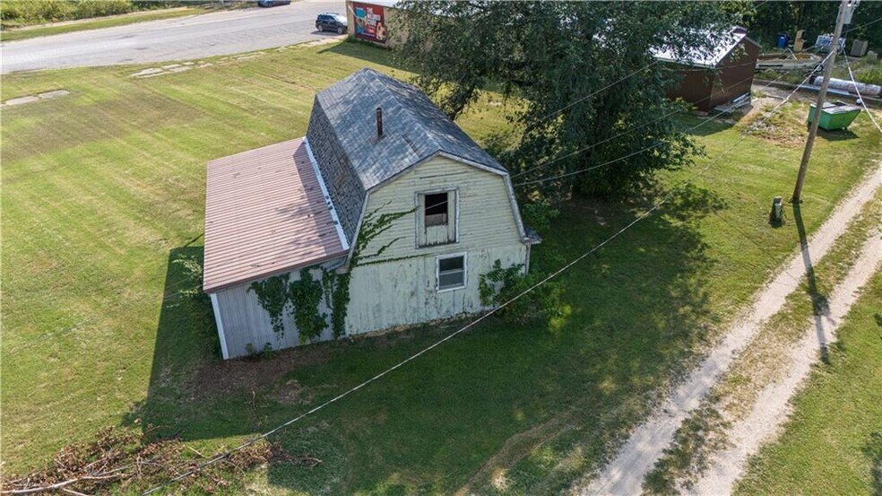 More Photos Of 86 3rd St, Moran Convenience Store For Sale