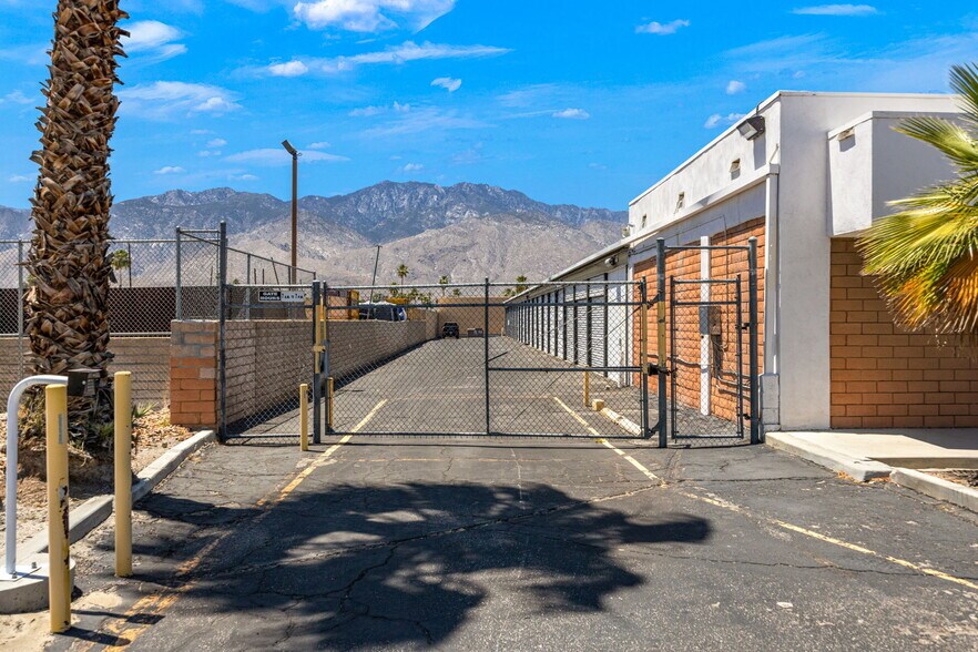More Photos Of 811-823 S Williams Rd, Palm Springs Self Storage For Sale