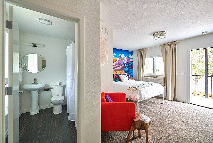 More Photos Of 8355 N Interstate Ave, Portland Hotel For Sale