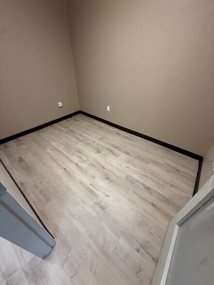 More Photos Of 90 Copper Cove Dr, Copperopolis Storefront For Lease