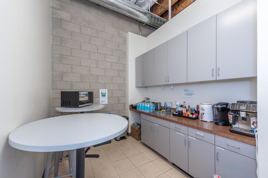 More Photos Of 8925 Research Dr, Irvine Office For Lease