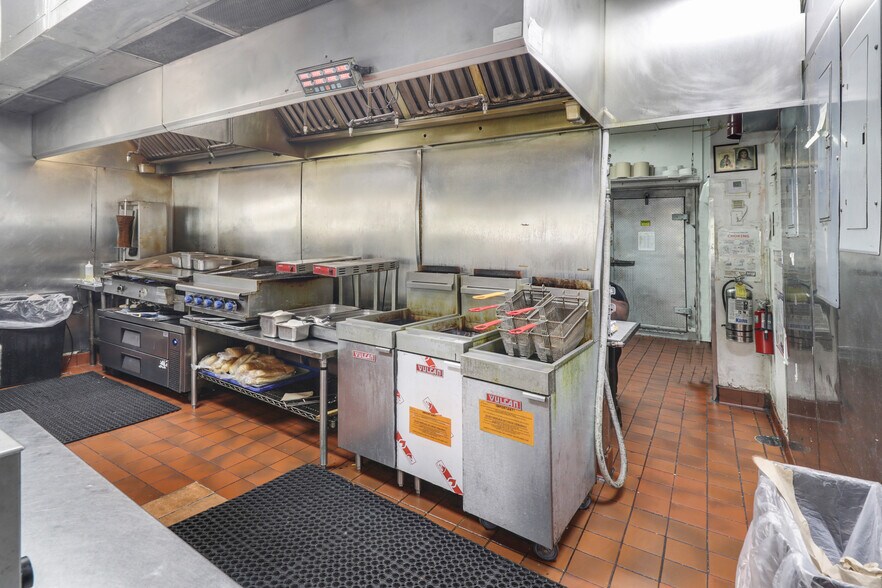More Photos Of 750 W Sample Rd, Pompano Beach Fast Food For Lease