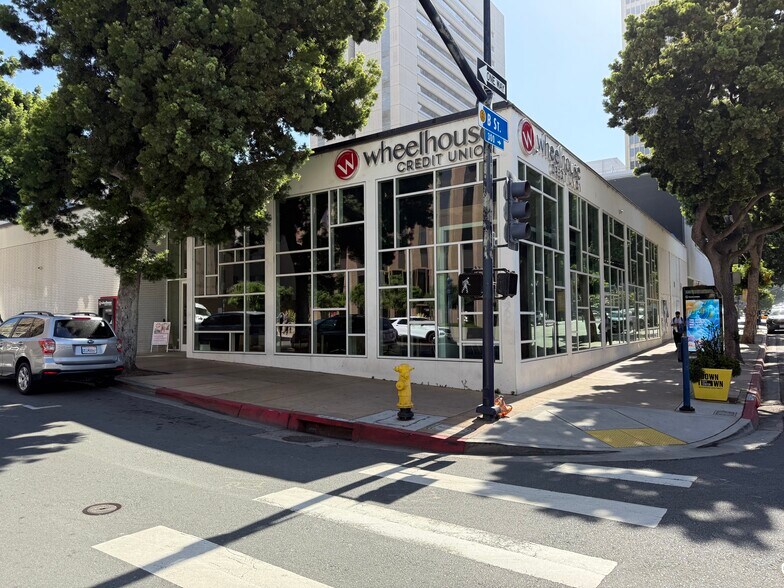 More Photos Of 300-320 B St, San Diego Storefront For Lease