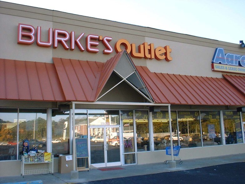 More Photos Of 1904-1930 Highway 15, Laurel Storefront For Lease