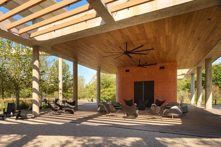 More Photos Of 1017 Springdale Rd, Austin Unknown For Lease