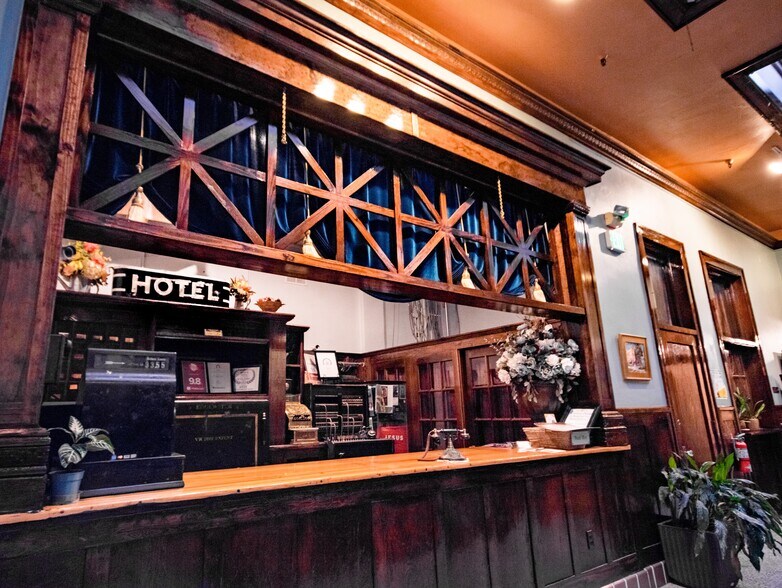 More Photos Of 99 W Plant St, Winter Garden Hotel For Sale