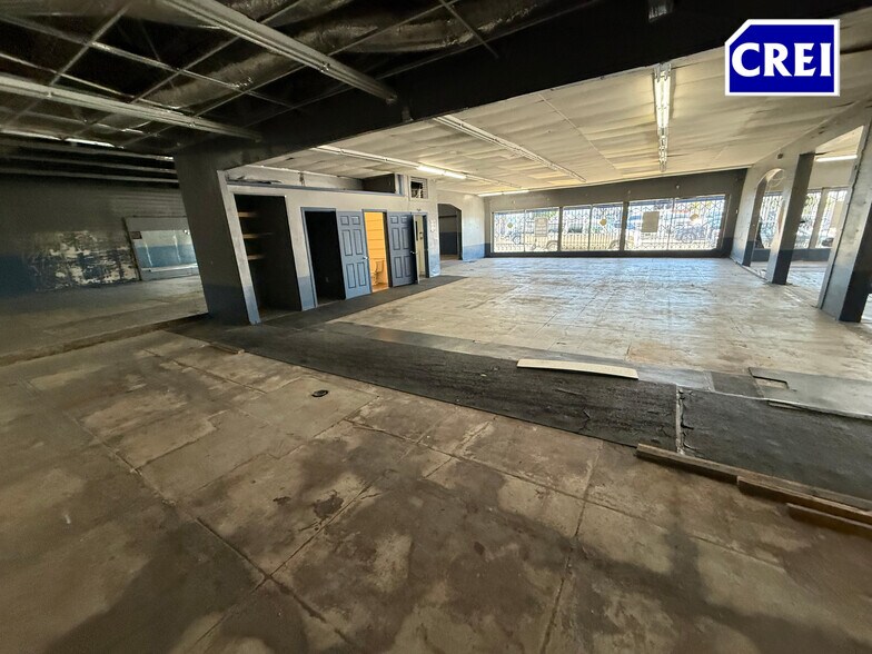More Photos Of 215 Chatsworth Dr, San Fernando Freestanding For Lease