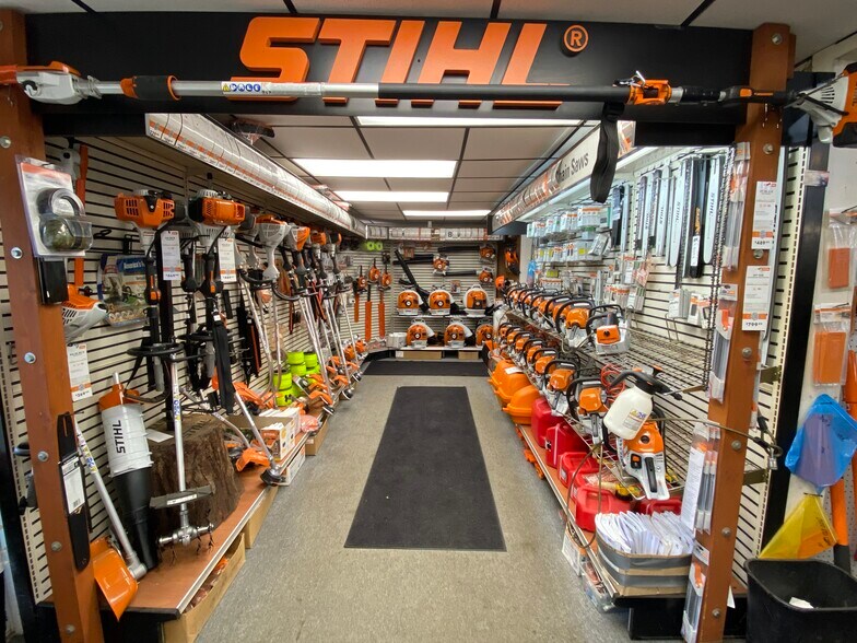 More Photos Of 9112 W Mount Morris Rd, Flushing General Retail For Sale