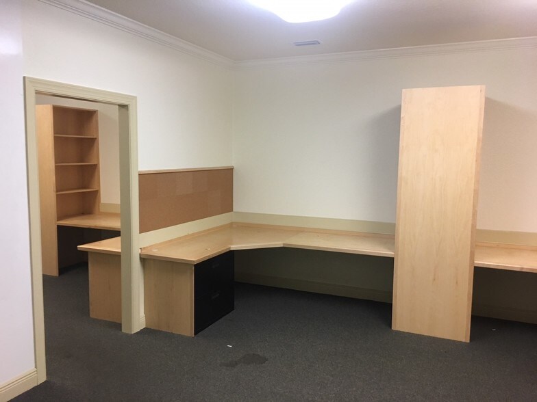 More Photos Of 4030 N Monroe St, Tallahassee Light Distribution For Sale