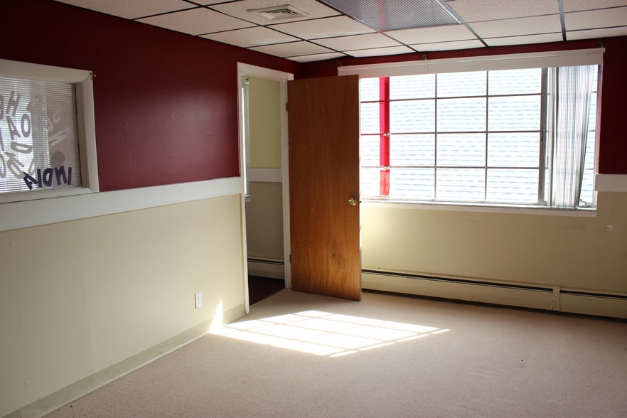 More Photos Of 1384-1388 Dixwell Ave, Hamden Office For Lease