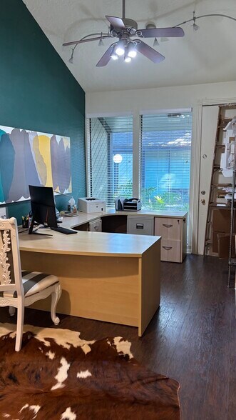 More Photos Of 14343 Torrey Chase Blvd, Houston Office For Sale