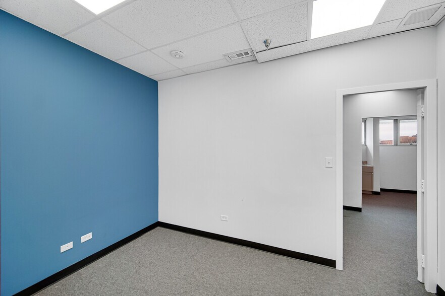 More Photos Of 5050 S State St, Chicago Office For Sale