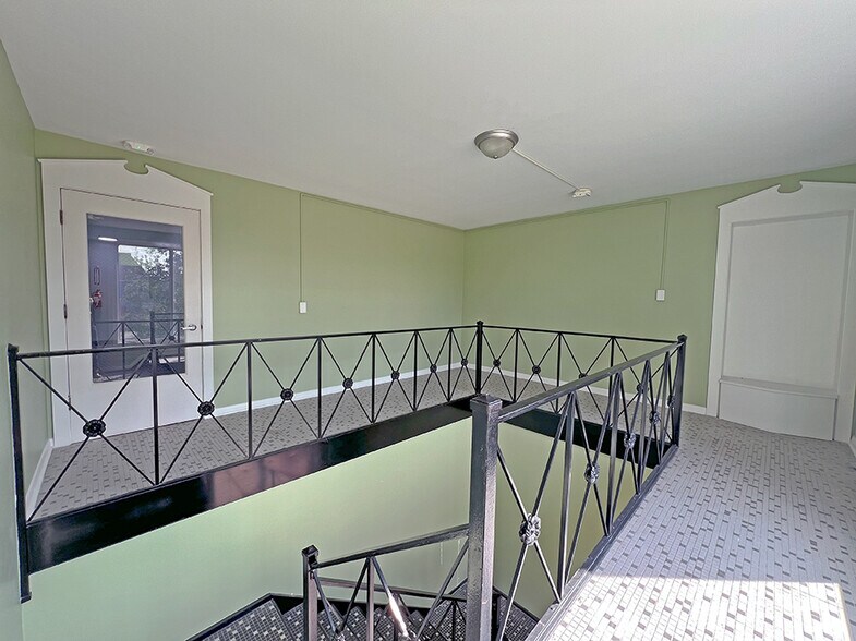 More Photos Of 334 W Main St, Decatur Flex For Sale