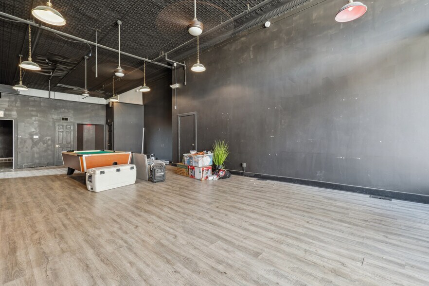 More Photos Of 626-632 Sycamore St, Waterloo Storefront Retail Office For Sale