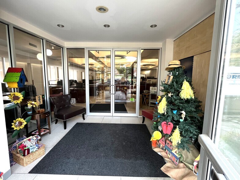 More Photos Of 9-23 W Highland Ave, Philadelphia Office For Lease