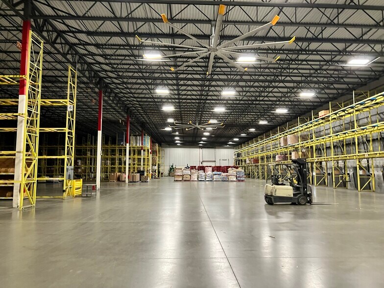More Photos Of 200 Interstate Blvd, Edgerton Distribution For Lease