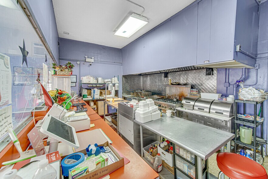 More Photos Of 5600-5612 W Division St, Chicago Storefront For Sale