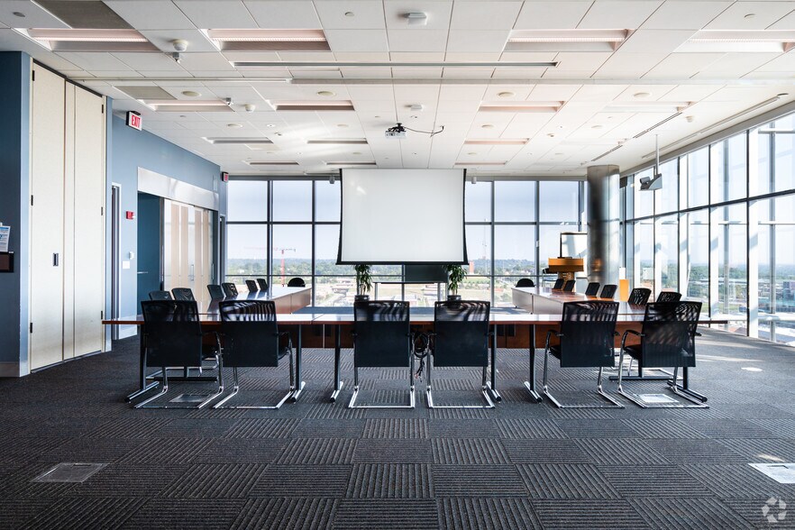 More Photos Of 175 E 2nd St, Tulsa Office For Lease