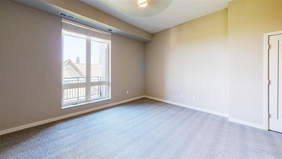 More Photos Of 10 2nd St SE, Minneapolis Apartments For Lease