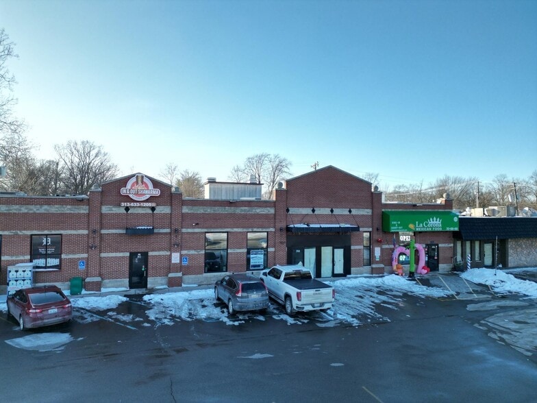 More Photos Of 3956-3976 Pelham Rd, Dearborn Heights Storefront For Lease