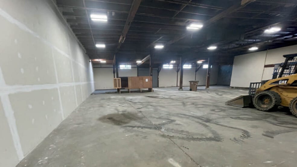 More Photos Of 844 N Raleigh St, Greensboro Warehouse For Lease