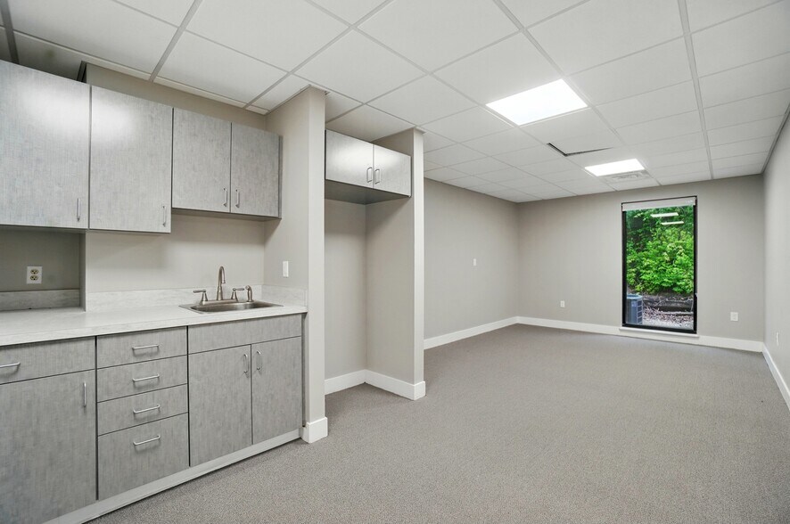 More Photos Of 241 Paddock Ct, Delaware Medical For Lease