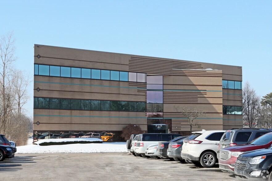 More Photos Of 7125 Orchard Lake Rd, West Bloomfield Office For Lease