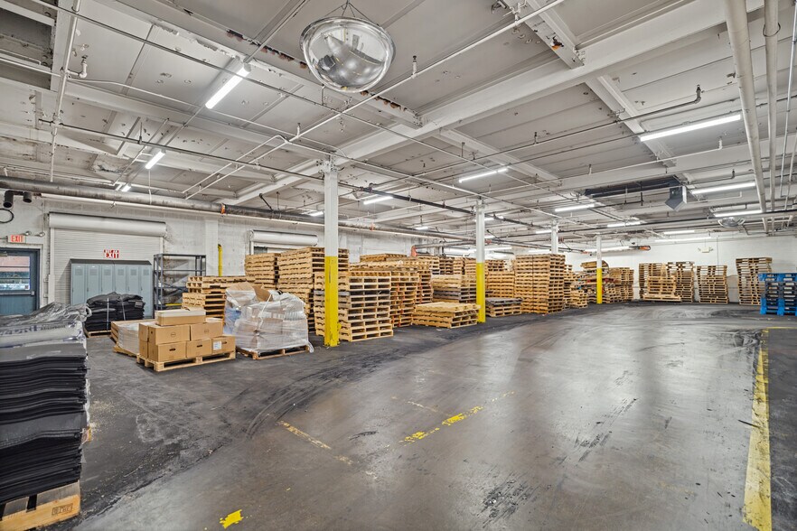 More Photos Of 26 Sears Way, West Springfield Distribution For Lease