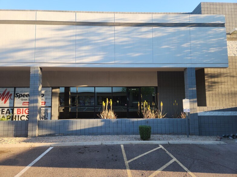 More Photos Of 1025 N McQueen Rd, Gilbert Warehouse For Lease