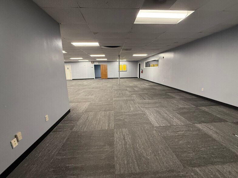 More Photos Of 6923 E 14th St, Tulsa Service For Sale