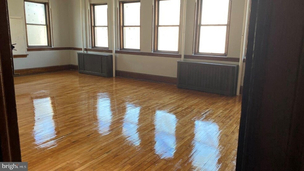 More Photos Of 6649 Tulip St, Philadelphia Schools For Lease