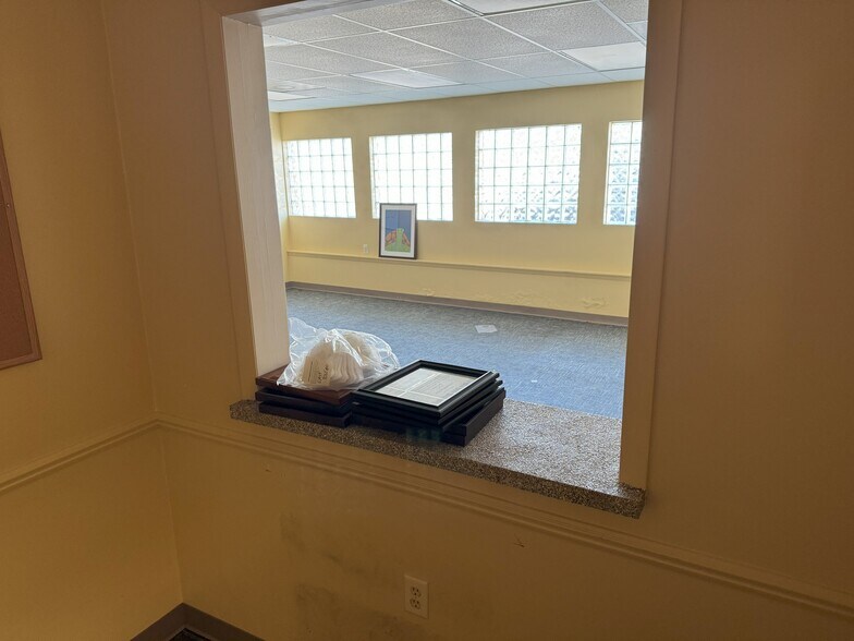 More Photos Of 2020 Starr Ave, Toledo Medical For Lease