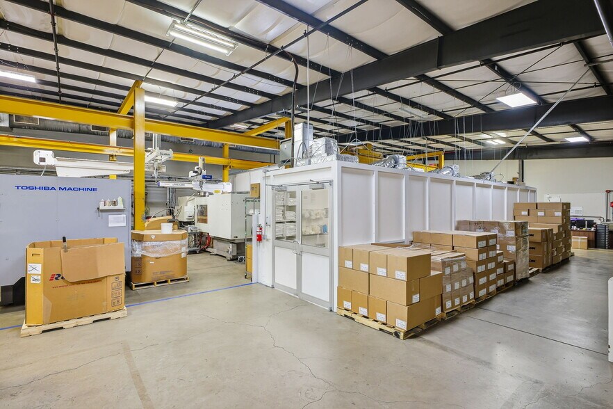 More Photos Of 315 N Park Dr, San Antonio Warehouse For Sale