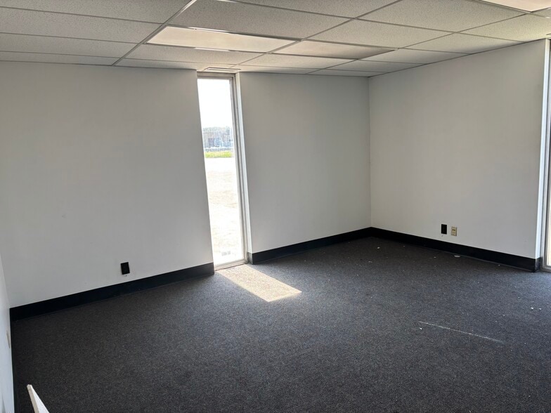 More Photos Of 240 Chester St, Saint Paul Unknown For Lease