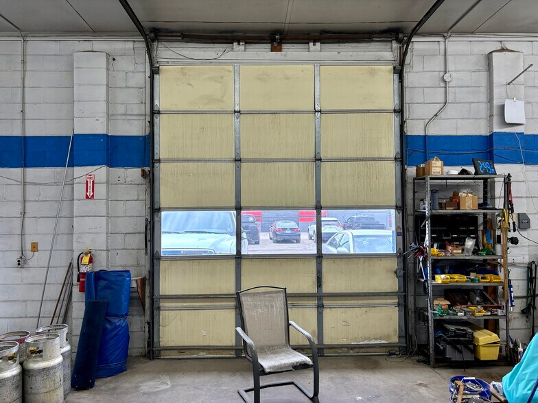 More Photos Of 4979 Massachusetts Ave, Indianapolis Warehouse For Lease