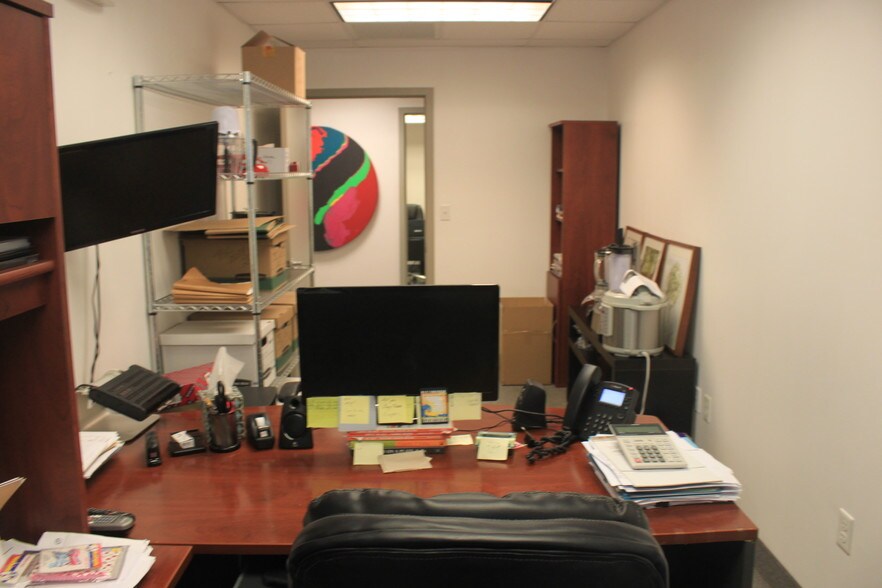 More Photos Of 2475 Hollywood Blvd, Hollywood Office For Lease