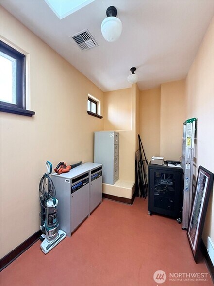 More Photos Of 214 Pine Street St, Okanogan Office For Sale