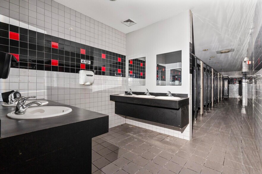 More Photos Of 814-850- Derby Ave, Seymour Unknown For Lease